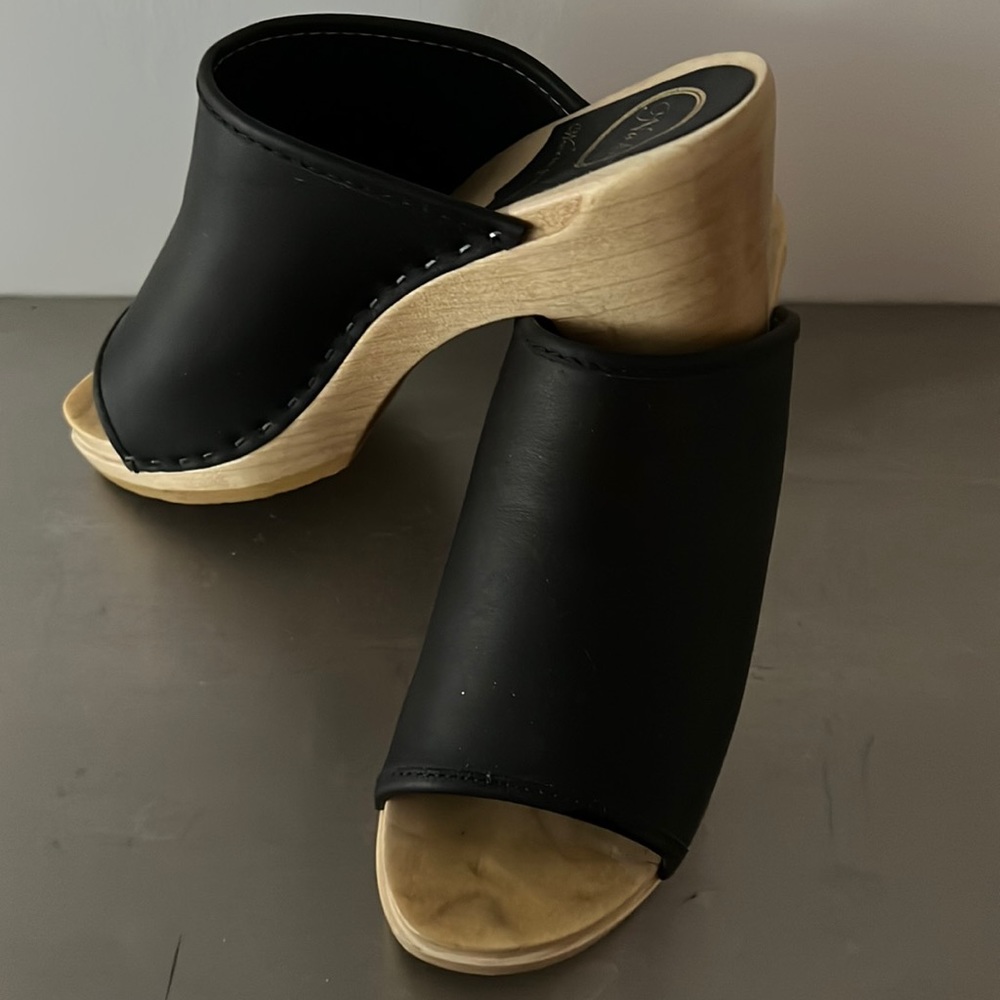 No 6 black leather mid- heel open toe clogs